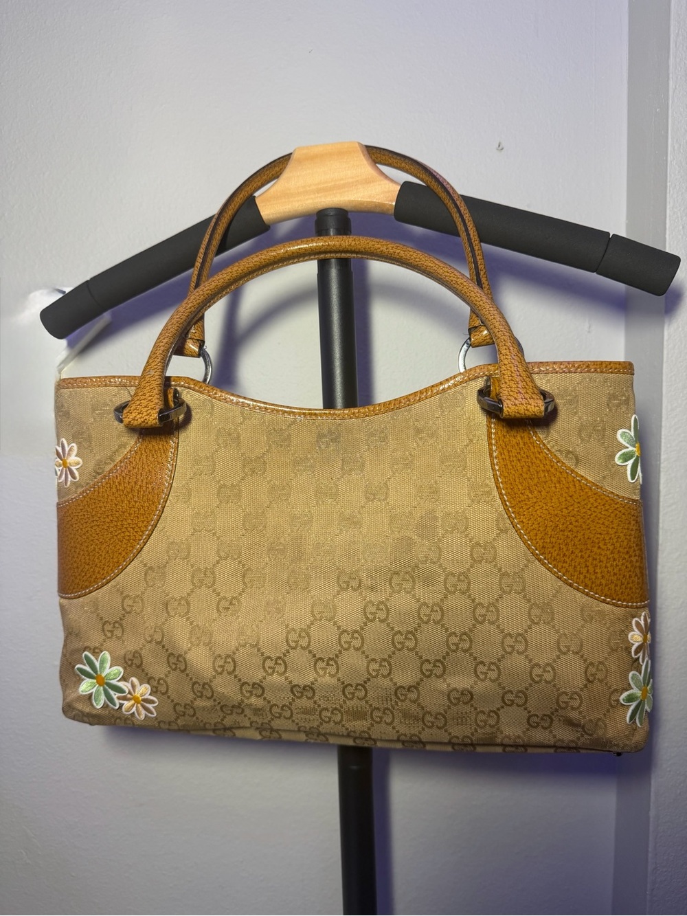 Gucci Beige Brown GG Canvas with aftermarket Floral Appliqué Shoulder Bag w COA - Picture 2 of 16